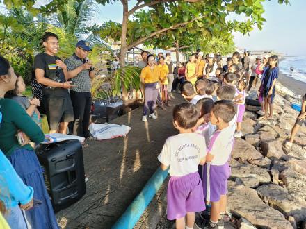 Pelepasan Tukik Dan Pembersihan Lingkungan Di Pantai Kalanganyar