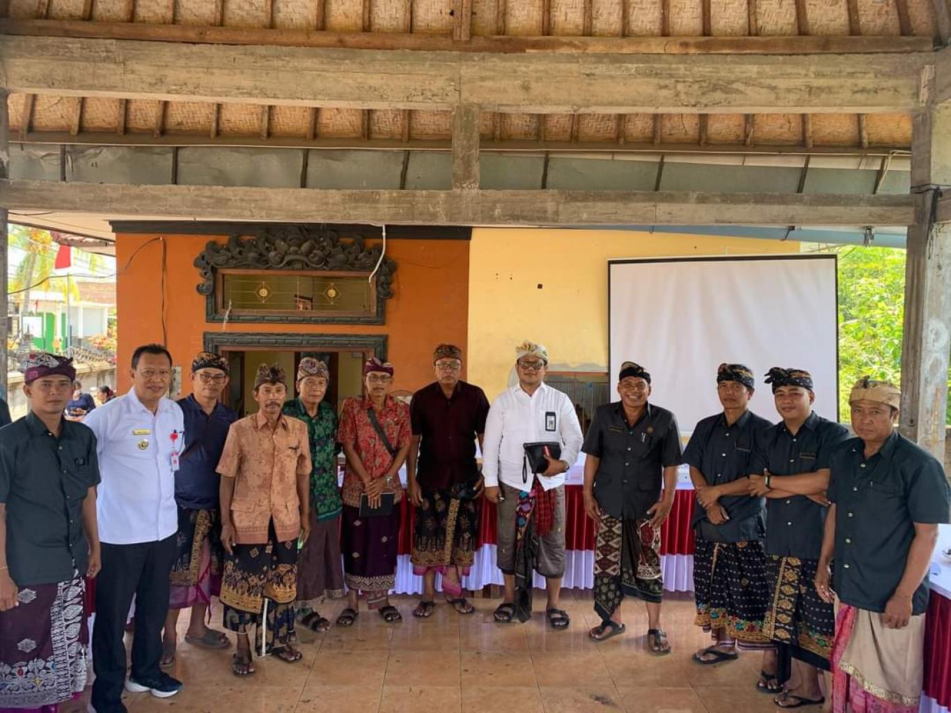 Penyusunan Awig - Awig Pararem Desa Adat Oleh Tim Dinas Pemberdayaan ...